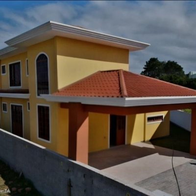 Casa Residencial com 270m², 4 quartos, 4 suítes, 2 garagens, no bairro São João Do Rio Vermelho em Florianópolis
