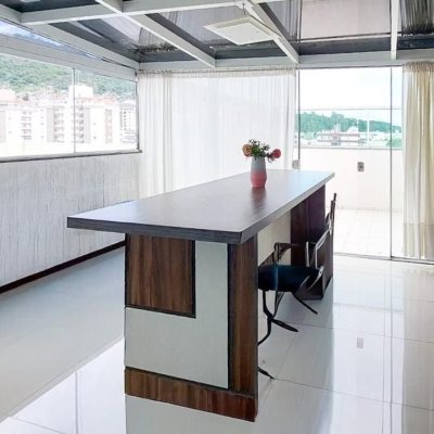 Cobertura com 112m², 3 quartos, 1 suíte, 2 garagens, no bairro Trindade em Florianópolis