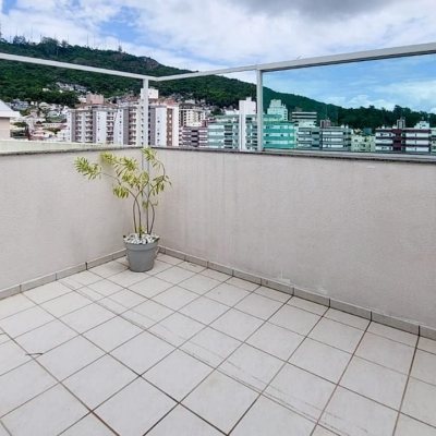 Cobertura com 112m², 3 quartos, 1 suíte, 2 garagens, no bairro Trindade em Florianópolis