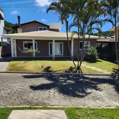 Casa em Condomínio com 328m², 5 quartos, 3 suítes, 4 garagens, no bairro Sambaqui em Florianópolis