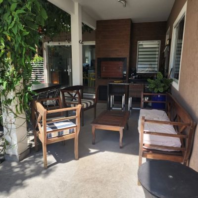 Casa em Condomínio com 328m², 5 quartos, 3 suítes, 4 garagens, no bairro Sambaqui em Florianópolis