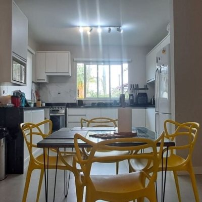 Casa em Condomínio com 328m², 5 quartos, 3 suítes, 4 garagens, no bairro Sambaqui em Florianópolis