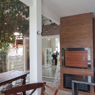 Casa em Condomínio com 328m², 5 quartos, 3 suítes, 4 garagens, no bairro Sambaqui em Florianópolis