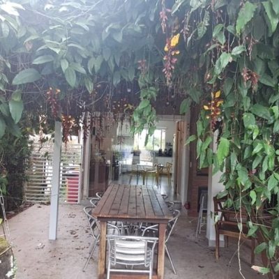 Casa em Condomínio com 328m², 5 quartos, 3 suítes, 4 garagens, no bairro Sambaqui em Florianópolis