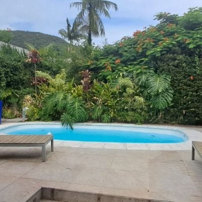 Casa em Condomínio com 328m², 5 quartos, 3 suítes, 4 garagens, no bairro Sambaqui em Florianópolis