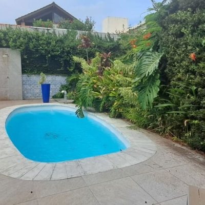 Casa em Condomínio com 328m², 5 quartos, 3 suítes, 4 garagens, no bairro Sambaqui em Florianópolis