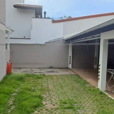 Casa em Condomínio com 328m², 5 quartos, 3 suítes, 4 garagens, no bairro Sambaqui em Florianópolis