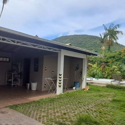 Casa em Condomínio com 328m², 5 quartos, 3 suítes, 4 garagens, no bairro Sambaqui em Florianópolis