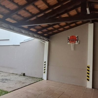 Casa em Condomínio com 328m², 5 quartos, 3 suítes, 4 garagens, no bairro Sambaqui em Florianópolis