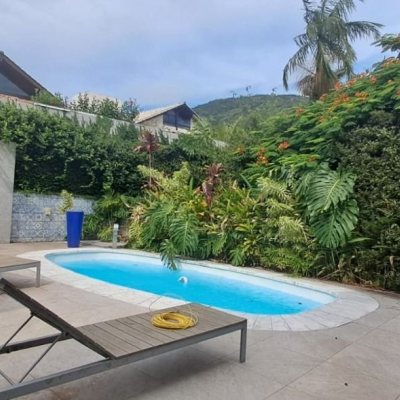Casa em Condomínio com 328m², 5 quartos, 3 suítes, 4 garagens, no bairro Sambaqui em Florianópolis