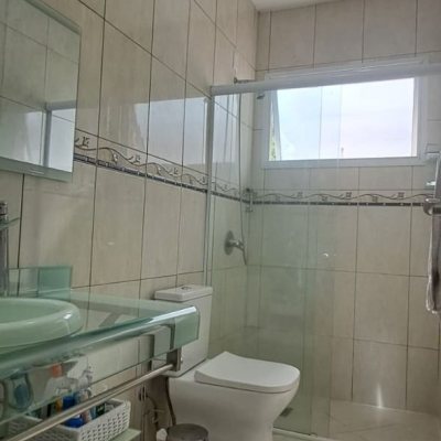 Casa em Condomínio com 328m², 5 quartos, 3 suítes, 4 garagens, no bairro Sambaqui em Florianópolis