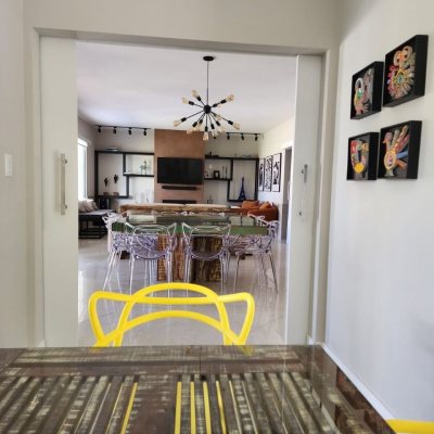 Casa em Condomínio com 328m², 5 quartos, 3 suítes, 4 garagens, no bairro Sambaqui em Florianópolis