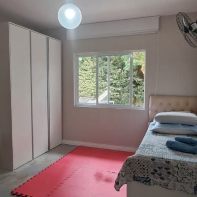 Casa em Condomínio com 328m², 5 quartos, 3 suítes, 4 garagens, no bairro Sambaqui em Florianópolis