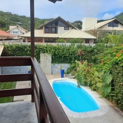 Casa em Condomínio com 328m², 5 quartos, 3 suítes, 4 garagens, no bairro Sambaqui em Florianópolis