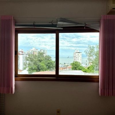 Casa Residencial com 407m², 4 quartos (sendo 1 suíte), 6 garagens, no bairro Agronômica em Florianópolis