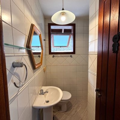 Casa Residencial com 407m², 4 quartos (sendo 1 suíte), 6 garagens, no bairro Agronômica em Florianópolis
