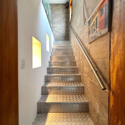 Casa Residencial com 407m², 4 quartos (sendo 1 suíte), 6 garagens, no bairro Agronômica em Florianópolis
