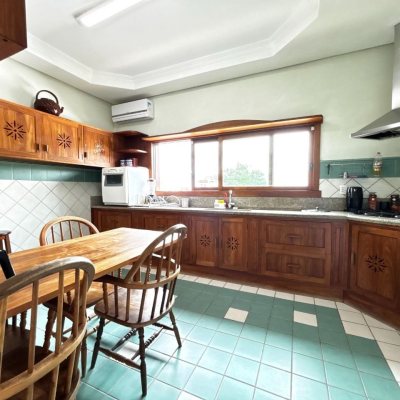 Casa Residencial com 407m², 4 quartos (sendo 1 suíte), 6 garagens, no bairro Agronômica em Florianópolis