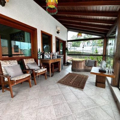 Casa Residencial com 407m², 4 quartos (sendo 1 suíte), 6 garagens, no bairro Agronômica em Florianópolis