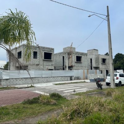 Casa Residencial com 127m², 3 quartos, 1 suíte, 3 garagens, no bairro São João Do Rio Vermelho em Florianópolis