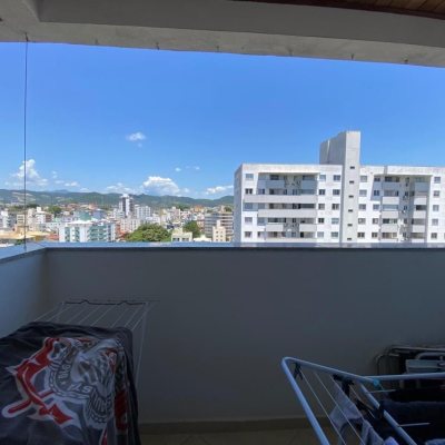 Apartamentos com 61m², 2 quartos (sendo 1 suíte), 1 garagem, no bairro Pagani em Palhoça