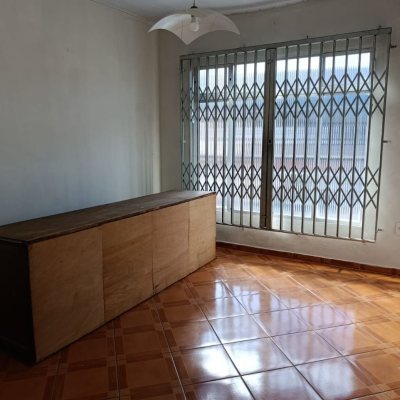 Predio com 230m², no bairro Barreiros em São José