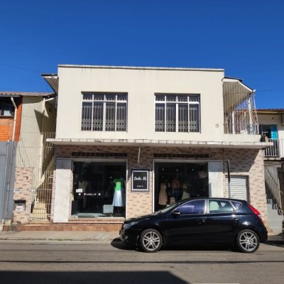 Predio com 230m², no bairro Barreiros em São José