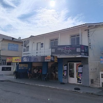 Predio com 230m², no bairro Barreiros em São José