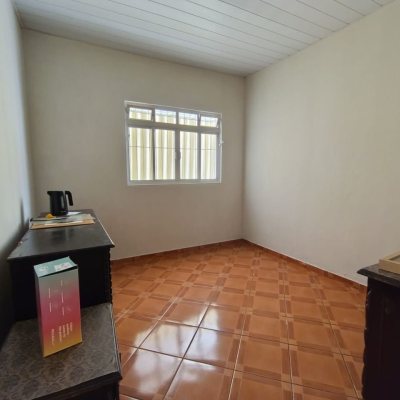 Predio com 230m², no bairro Barreiros em São José