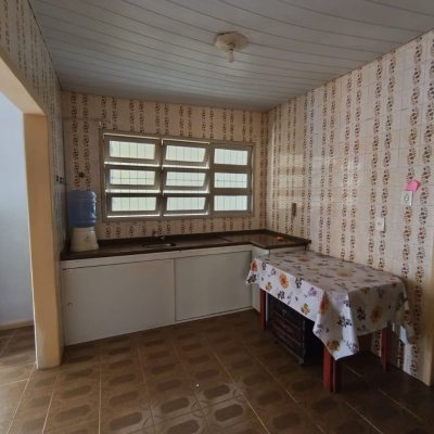 Predio com 230m², no bairro Barreiros em São José