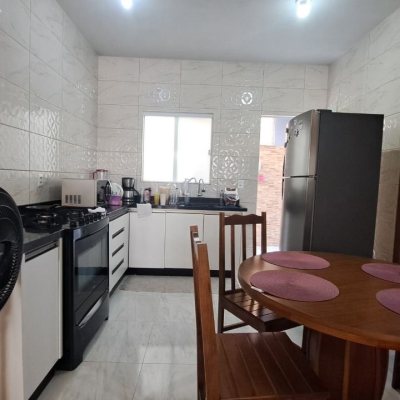 Casa Residencial com 180m², 3 quartos, 1 suíte, 2 garagens, no bairro Ingleses em Florianópolis