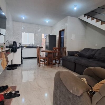 Casa Residencial com 180m², 3 quartos, 1 suíte, 2 garagens, no bairro Ingleses em Florianópolis
