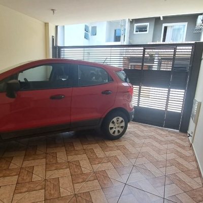 Casa Residencial com 180m², 3 quartos, 1 suíte, 2 garagens, no bairro Ingleses em Florianópolis