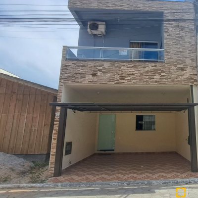 Casa Residencial com 180m², 3 quartos, 1 suíte, 2 garagens, no bairro Ingleses em Florianópolis