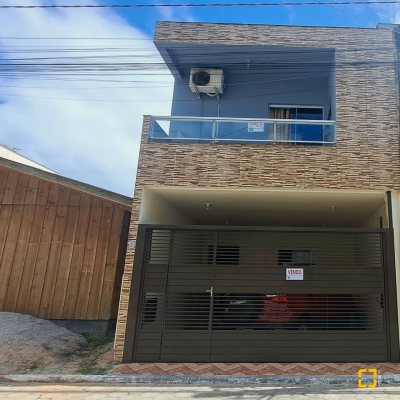 Casa Residencial com 180m², 3 quartos, 1 suíte, 2 garagens, no bairro Ingleses em Florianópolis