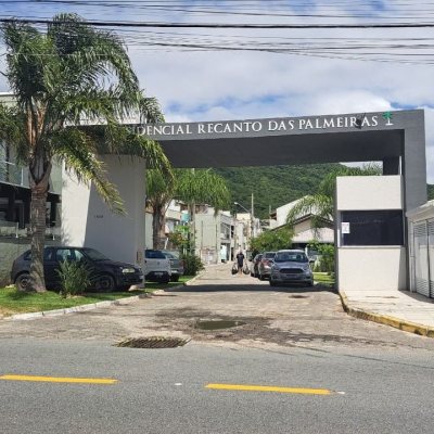 Casa Residencial com 180m², 3 quartos, 1 suíte, 2 garagens, no bairro Ingleses em Florianópolis
