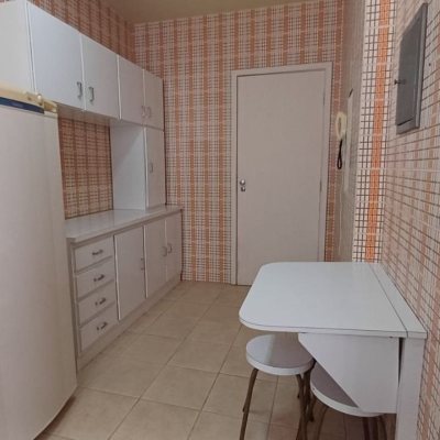 Apartamentos com 81m², 2 quartos, 1 garagem, no bairro Centro em Florianópolis