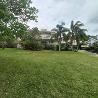 Terrenos Residenciais com 1503m², no bairro Cacupé em Florianópolis