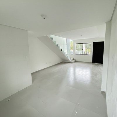 Sobrado Residencial com 86m², 2 quartos, 2 suítes, 1 garagem, no bairro Potecas em São José