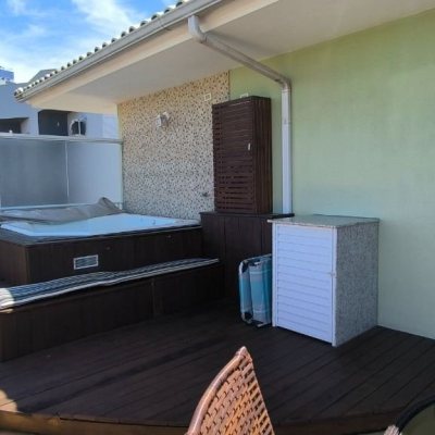 Cobertura com 161m², 3 quartos, 2 suítes, 2 garagens, no bairro Balneário em Florianópolis