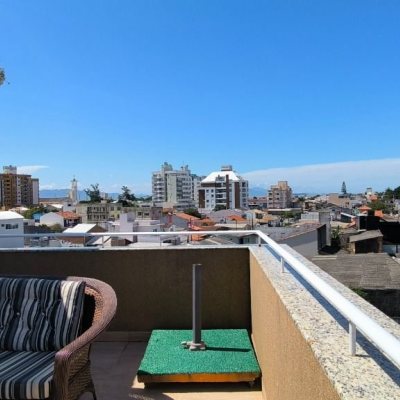 Cobertura com 161m², 3 quartos, 2 suítes, 2 garagens, no bairro Balneário em Florianópolis