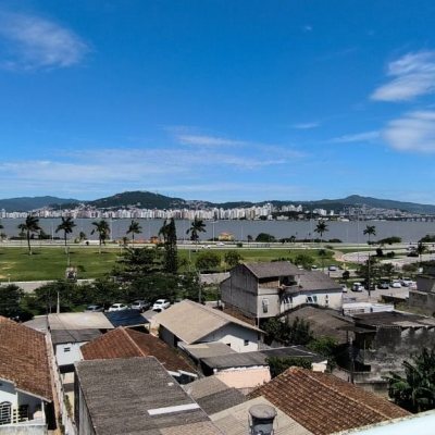Cobertura com 161m², 3 quartos, 2 suítes, 2 garagens, no bairro Balneário em Florianópolis