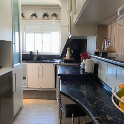 Cobertura com 161m², 3 quartos, 2 suítes, 2 garagens, no bairro Balneário em Florianópolis