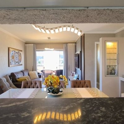 Cobertura com 161m², 3 quartos, 2 suítes, 2 garagens, no bairro Balneário em Florianópolis