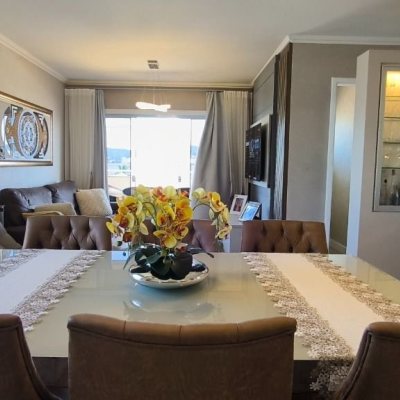 Cobertura com 161m², 3 quartos, 2 suítes, 2 garagens, no bairro Balneário em Florianópolis