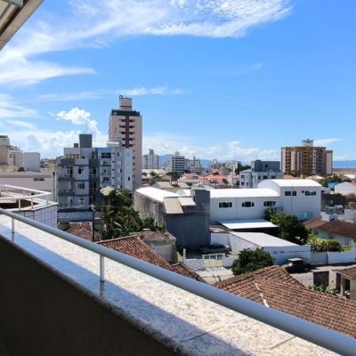 Cobertura com 161m², 3 quartos, 2 suítes, 2 garagens, no bairro Balneário em Florianópolis