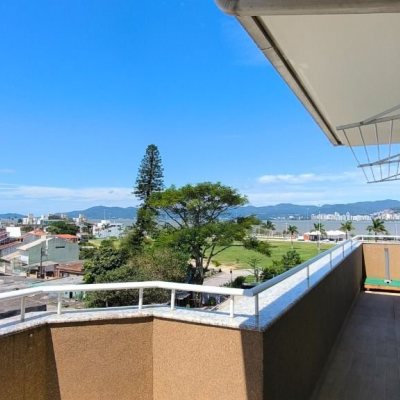 Cobertura com 161m², 3 quartos, 2 suítes, 2 garagens, no bairro Balneário em Florianópolis