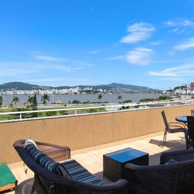 Cobertura com 161m², 3 quartos, 2 suítes, 2 garagens, no bairro Balneário em Florianópolis