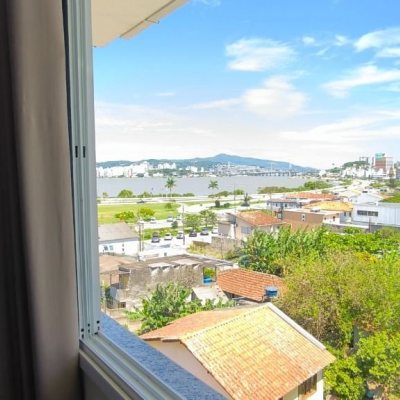 Cobertura com 161m², 3 quartos, 2 suítes, 2 garagens, no bairro Balneário em Florianópolis