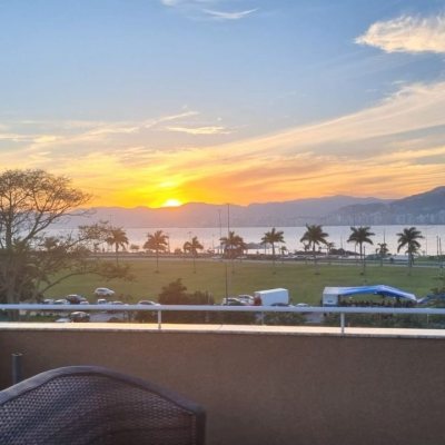 Cobertura com 161m², 3 quartos, 2 suítes, 2 garagens, no bairro Balneário em Florianópolis